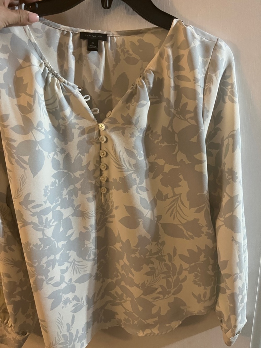 Ann Taylor winter white and Light Gray Floral Button-Front Blouse